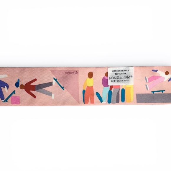 💕HERMES "Figures Libres" Twilly Silk Ribbon Scarf • Rose Poudre Bleu Multi FW25 - Picture 9 of 13